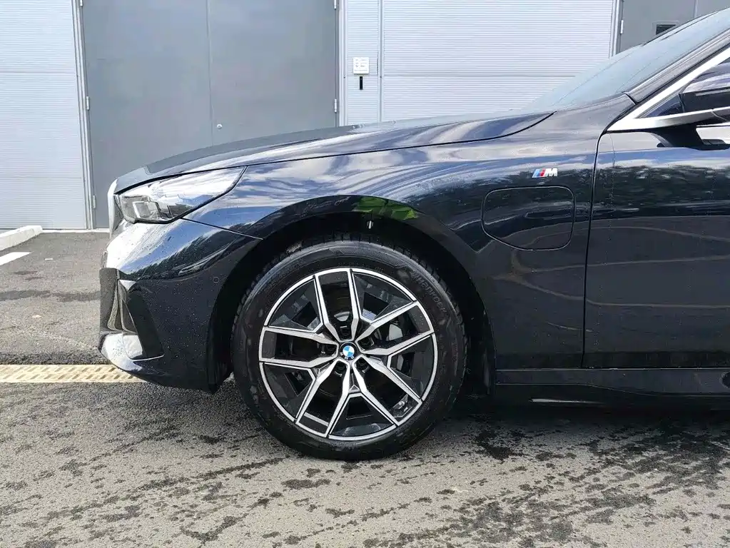 BMW i5 — миниатюра 3
