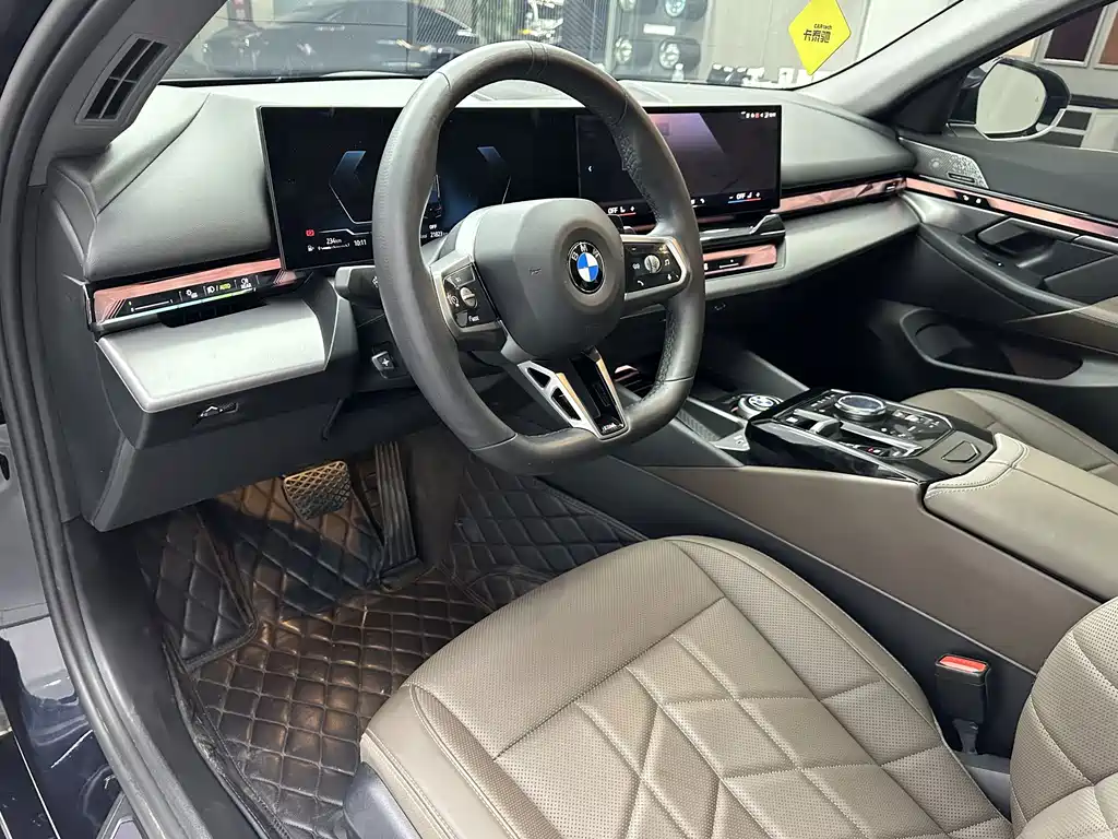 BMW 5 Series — миниатюра 12