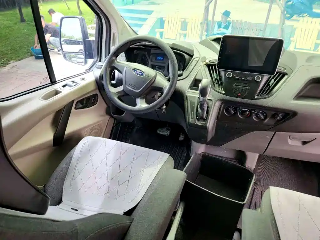 Ford Transit — миниатюра 11
