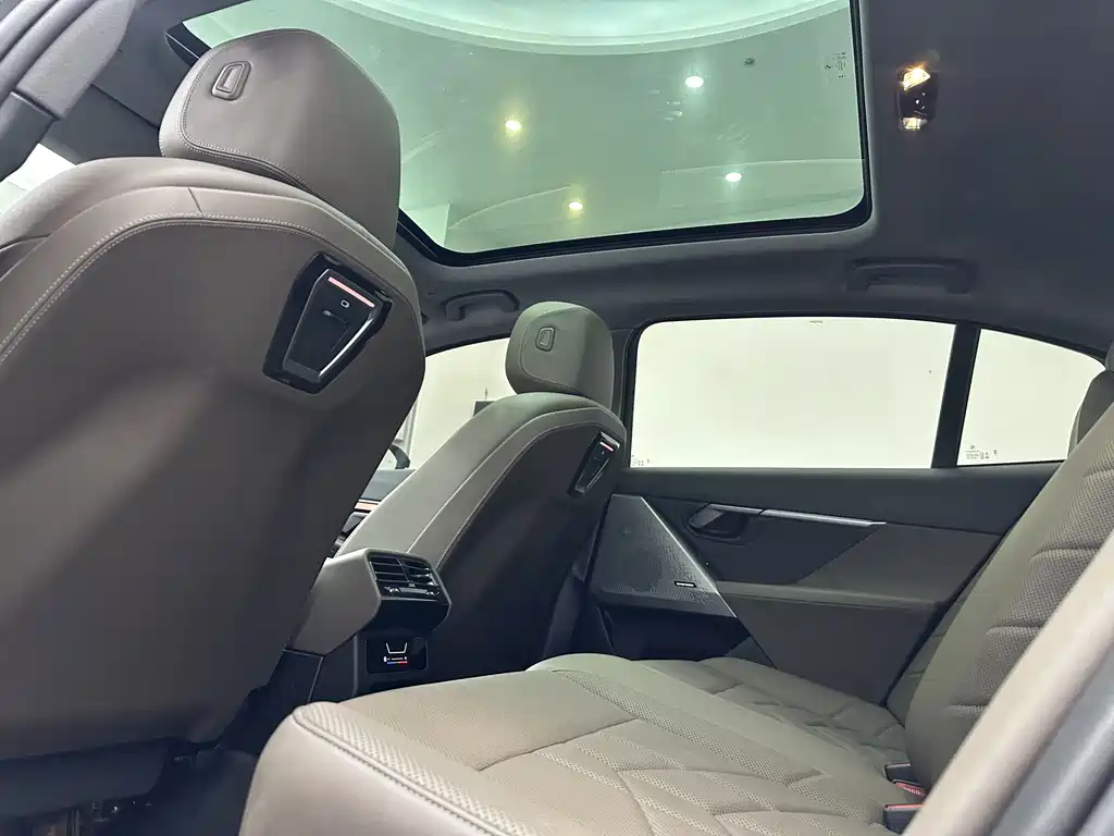 BMW 5 Series — миниатюра 15