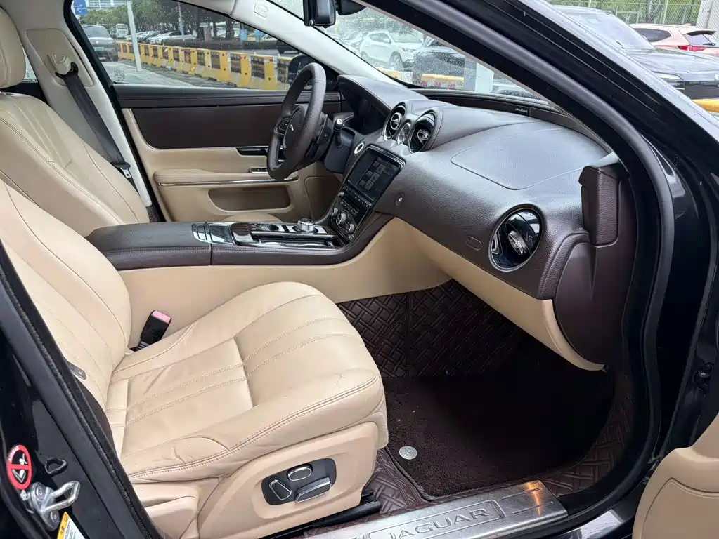 Jaguar XJ — миниатюра 10