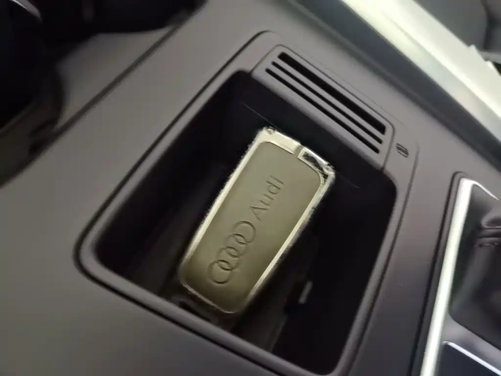 Audi A4L 2022 40 TFSI Luxury