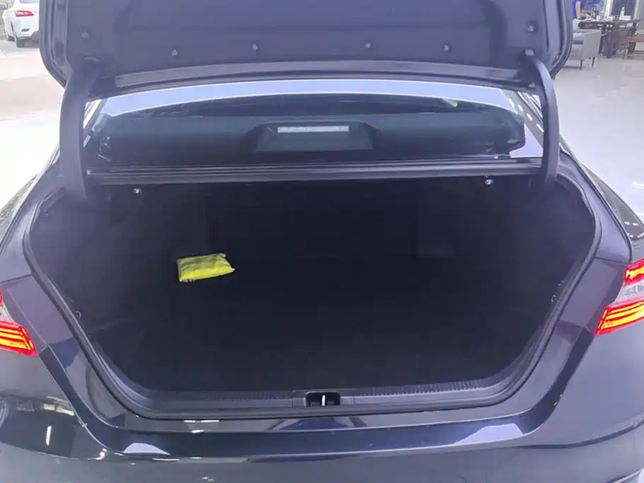 Toyota Camry 2021 2.0G Luxury