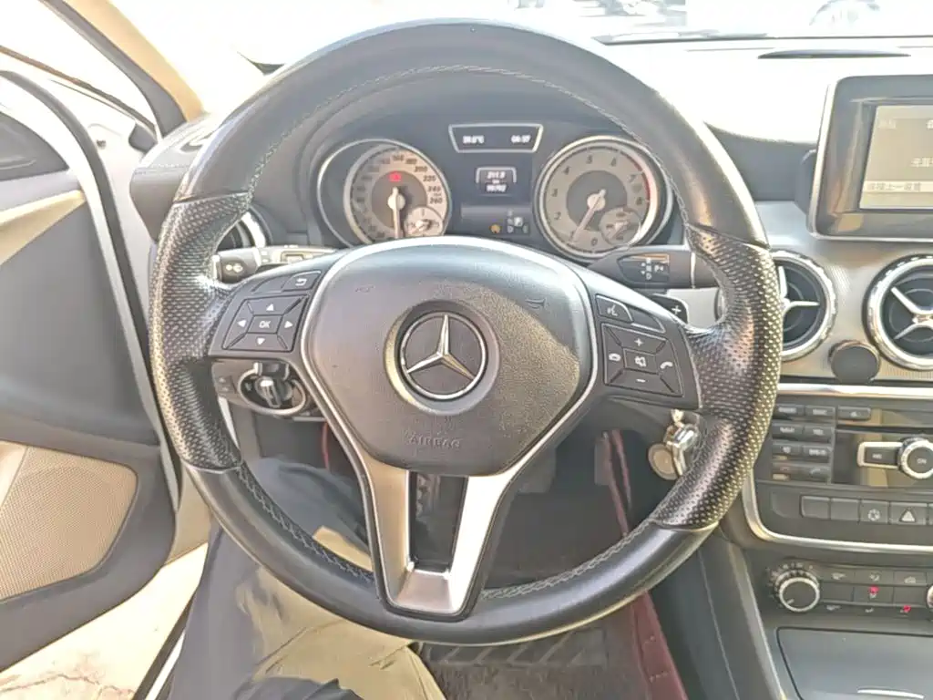 Mercedes-Benz GLA — миниатюра 11