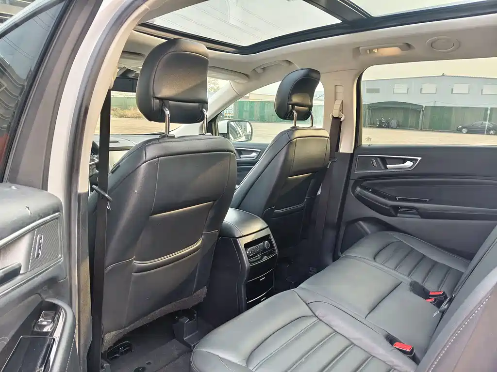 Ford Edge — миниатюра 10
