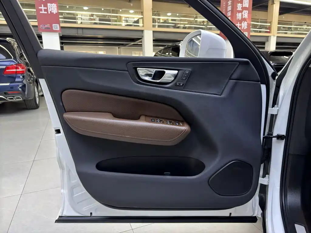 Volvo XC60 — миниатюра 6