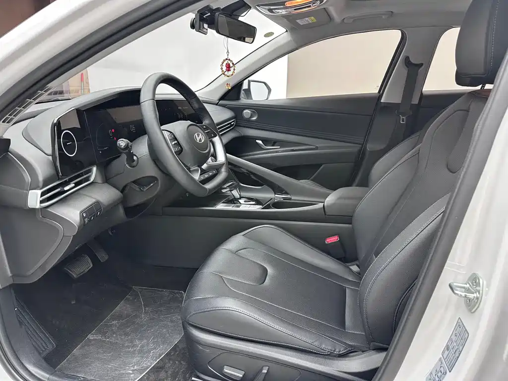 Hyundai Elantra — миниатюра 9