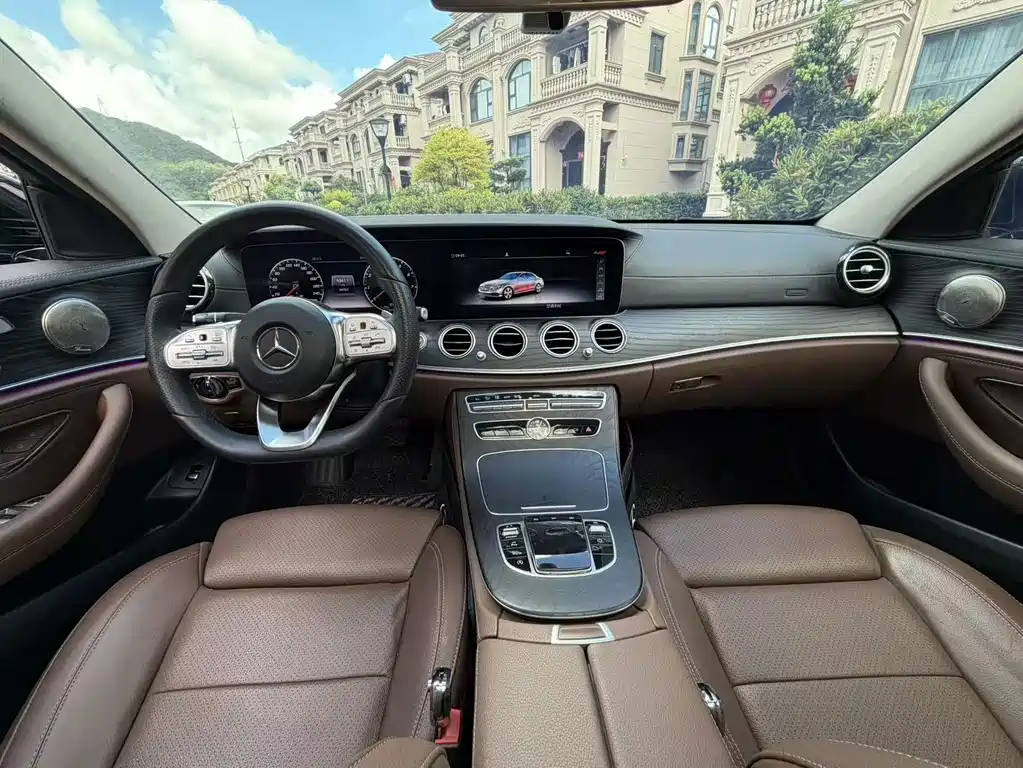 Mercedes-Benz E-Class — миниатюра 6