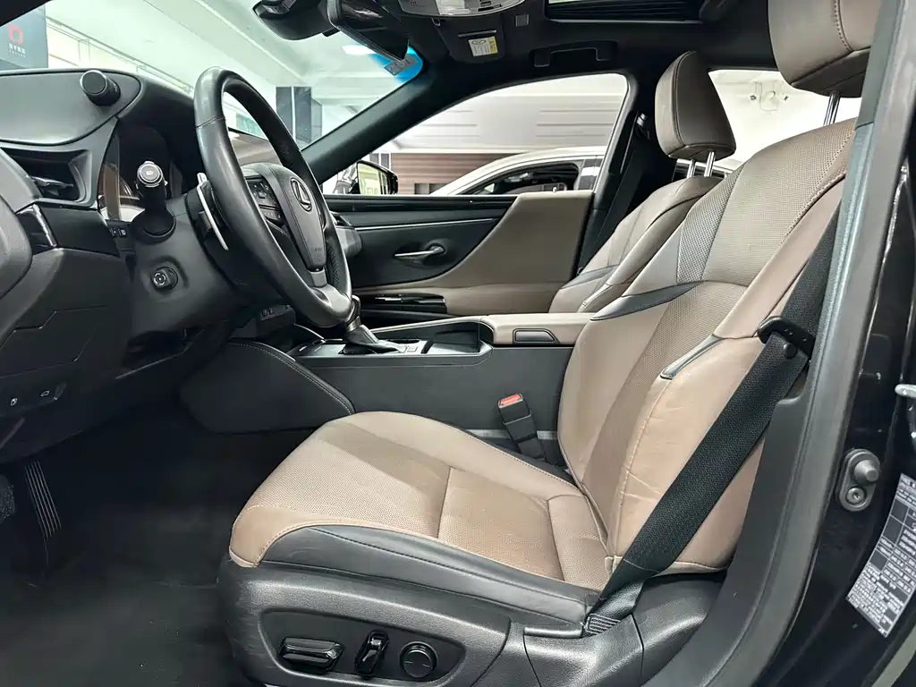Lexus ES 2022 300h Premium