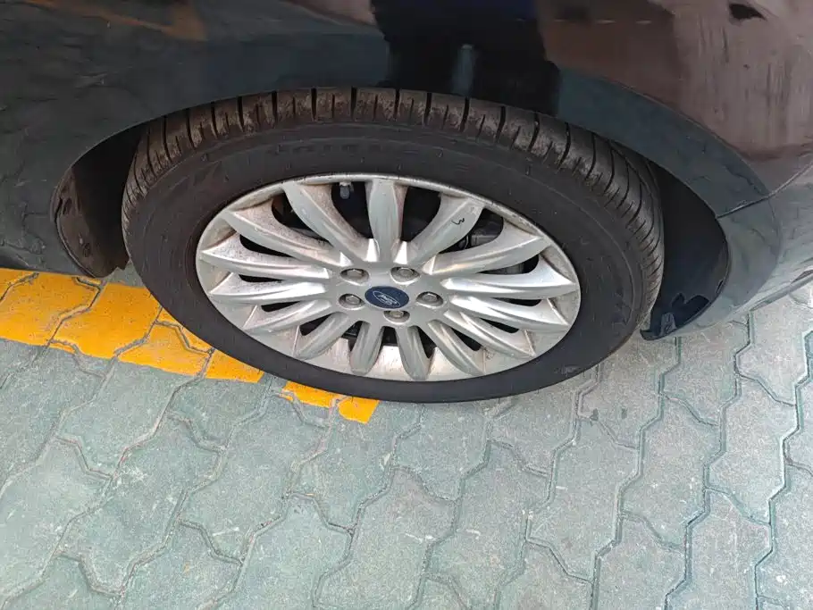Ford Mondeo — миниатюра 6