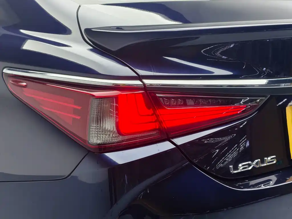 Lexus ES — миниатюра 10