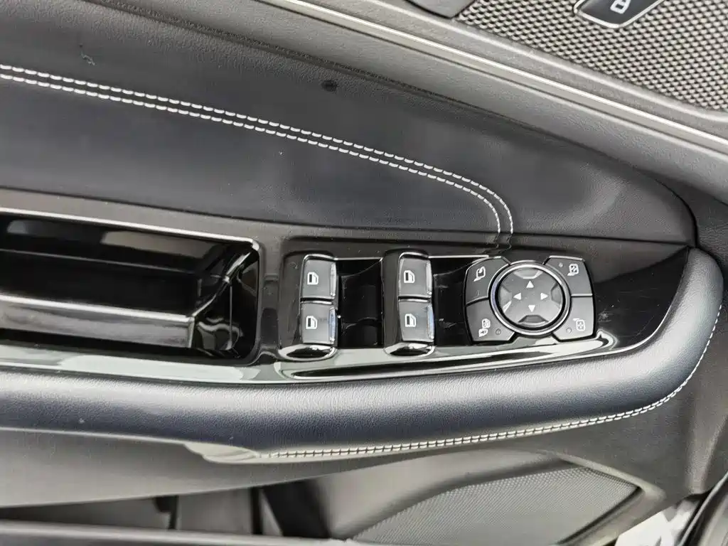 Ford Edge — миниатюра 9