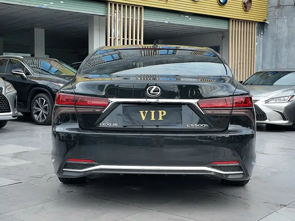 Lexus LS 2023 500h Luxury
