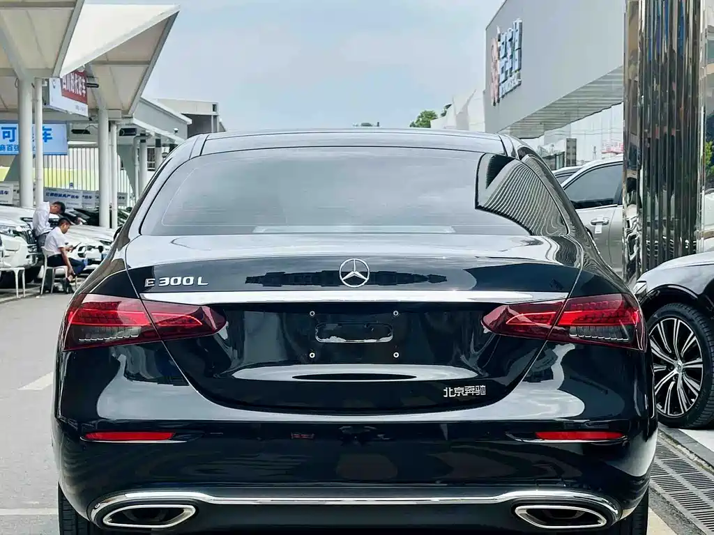 Mercedes-Benz E-Class — миниатюра 4