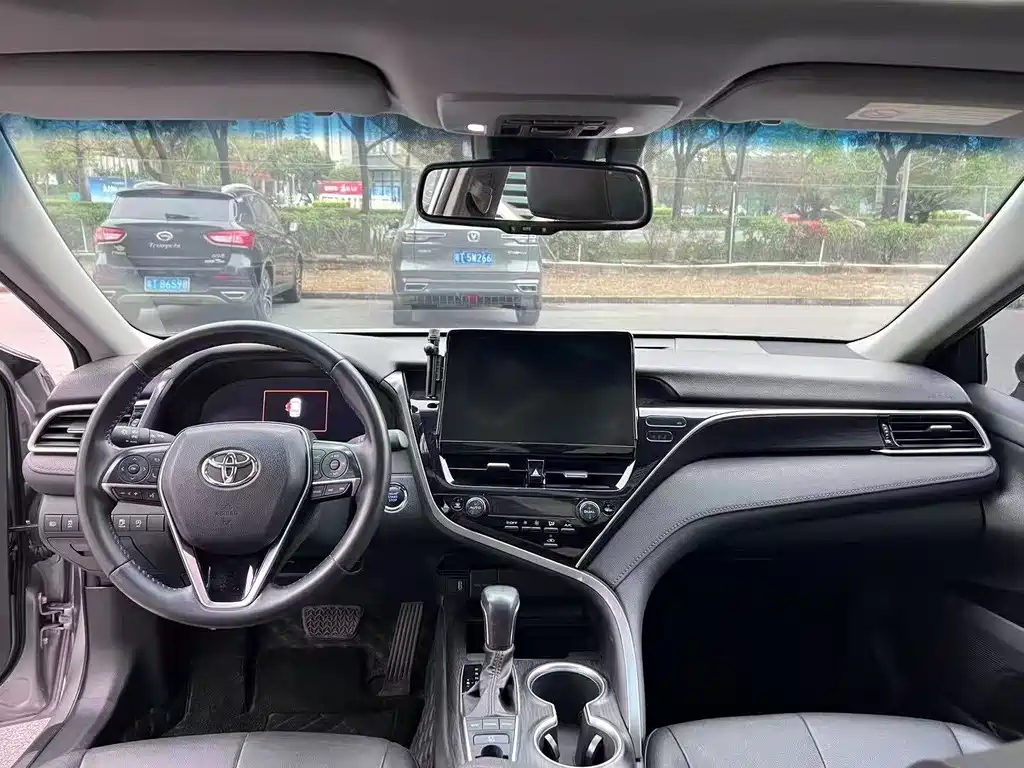 Toyota Camry — миниатюра 8