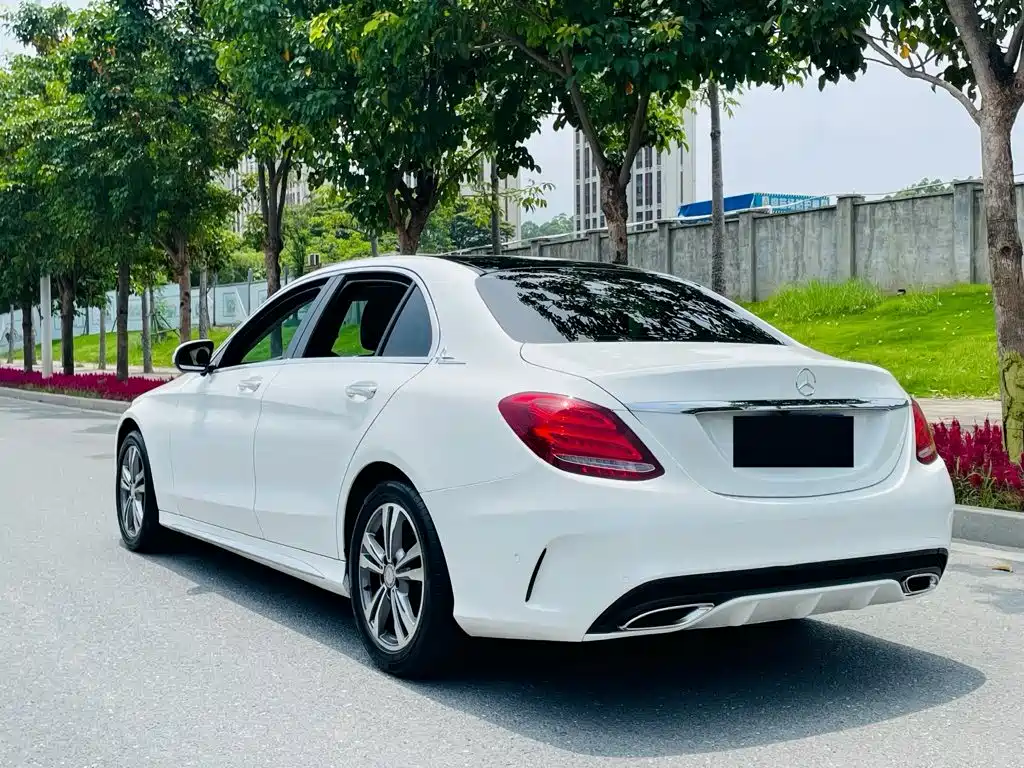 Mercedes-Benz C-Class — миниатюра 6