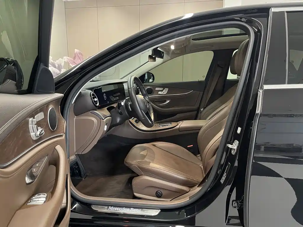 Mercedes-Benz E-Class — миниатюра 17