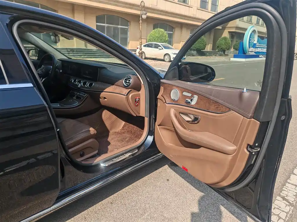 Mercedes-Benz E-Class — миниатюра 16