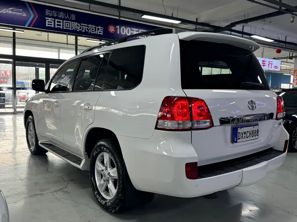 Toyota Land Cruiser 2010 5.7L