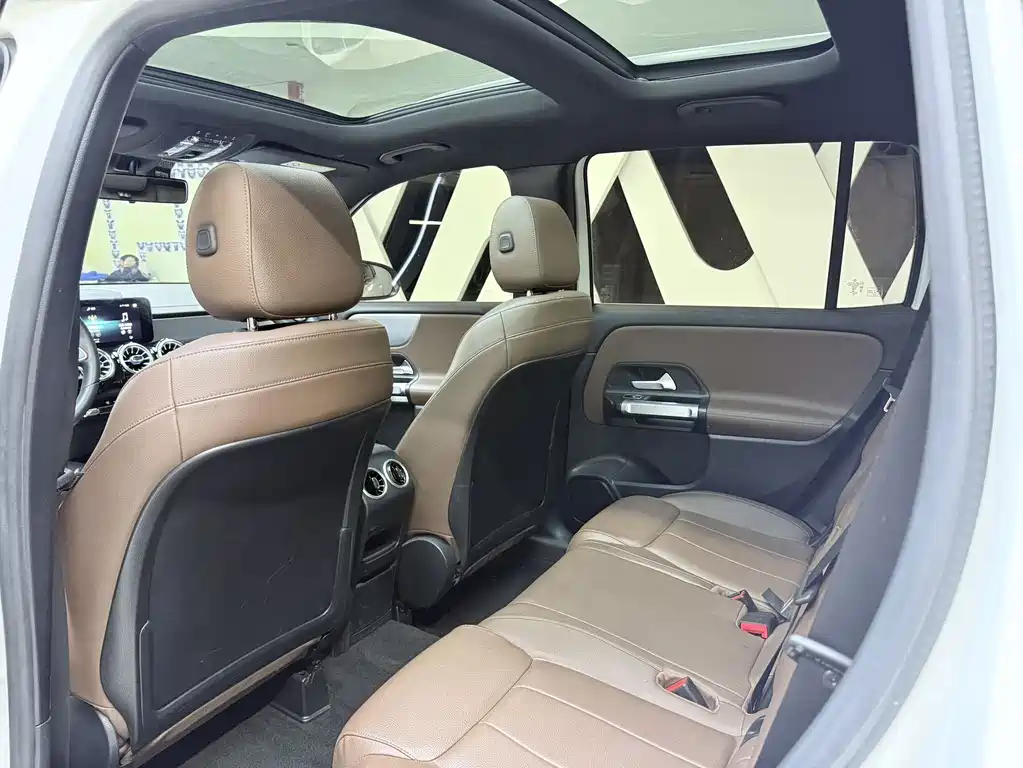 Mercedes-Benz GLB — миниатюра 14