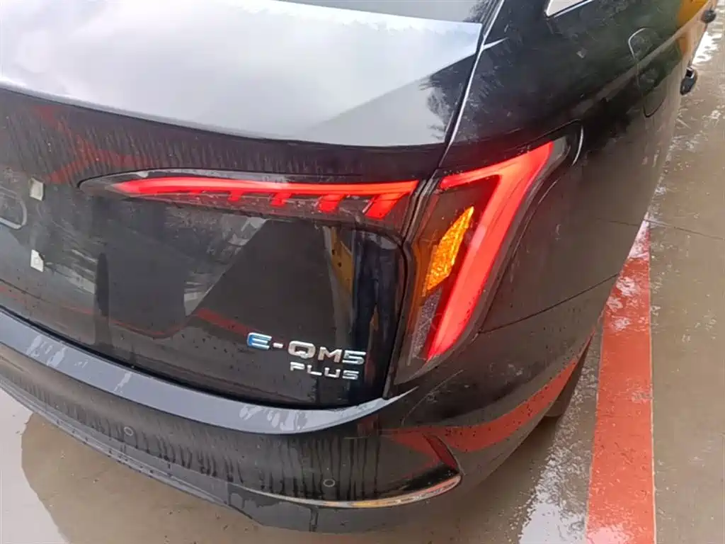 Hongqi E-QM5 2025 610km PLUS