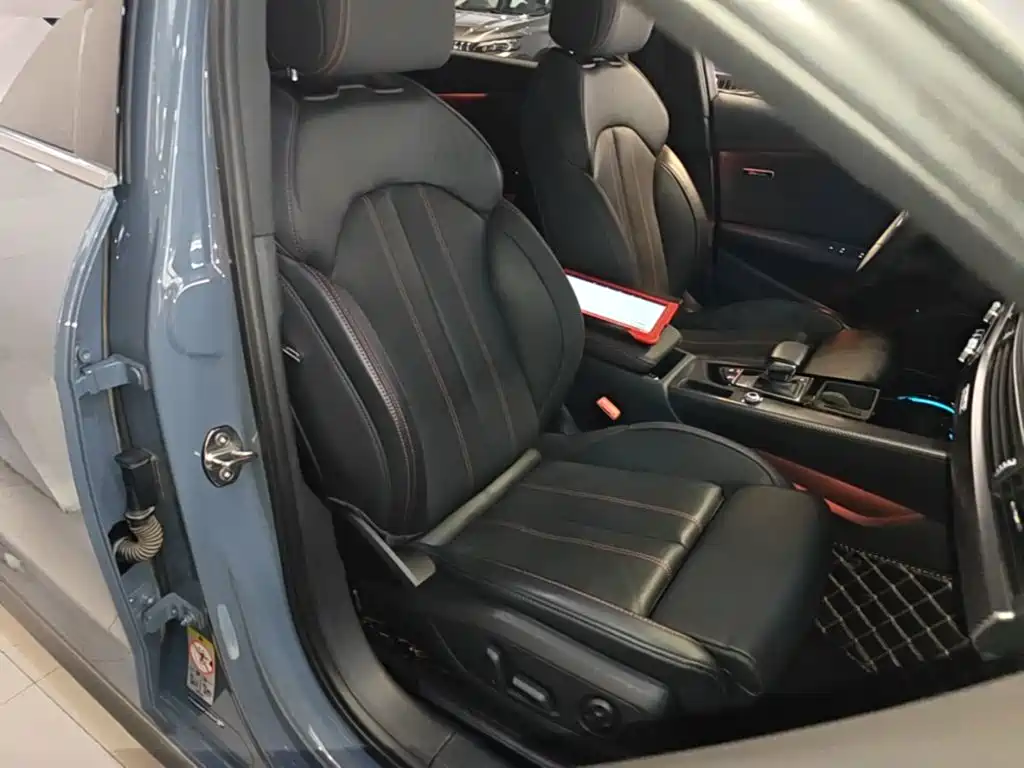 Audi A4L — миниатюра 20