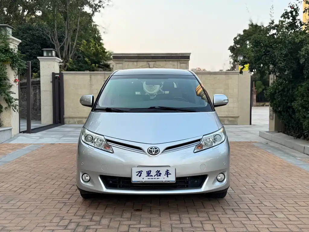 Toyota Previa — миниатюра 2