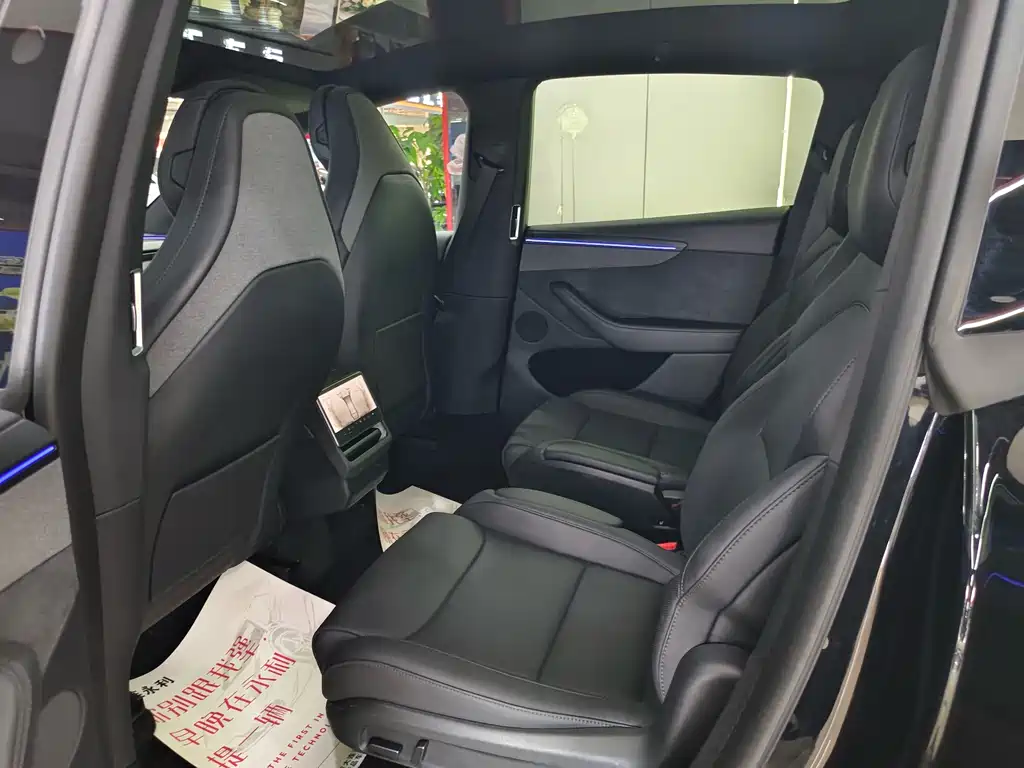 Tesla Model Y L — миниатюра 15