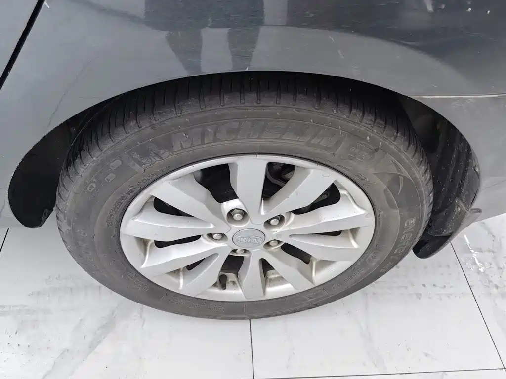 Kia Carens — миниатюра 7