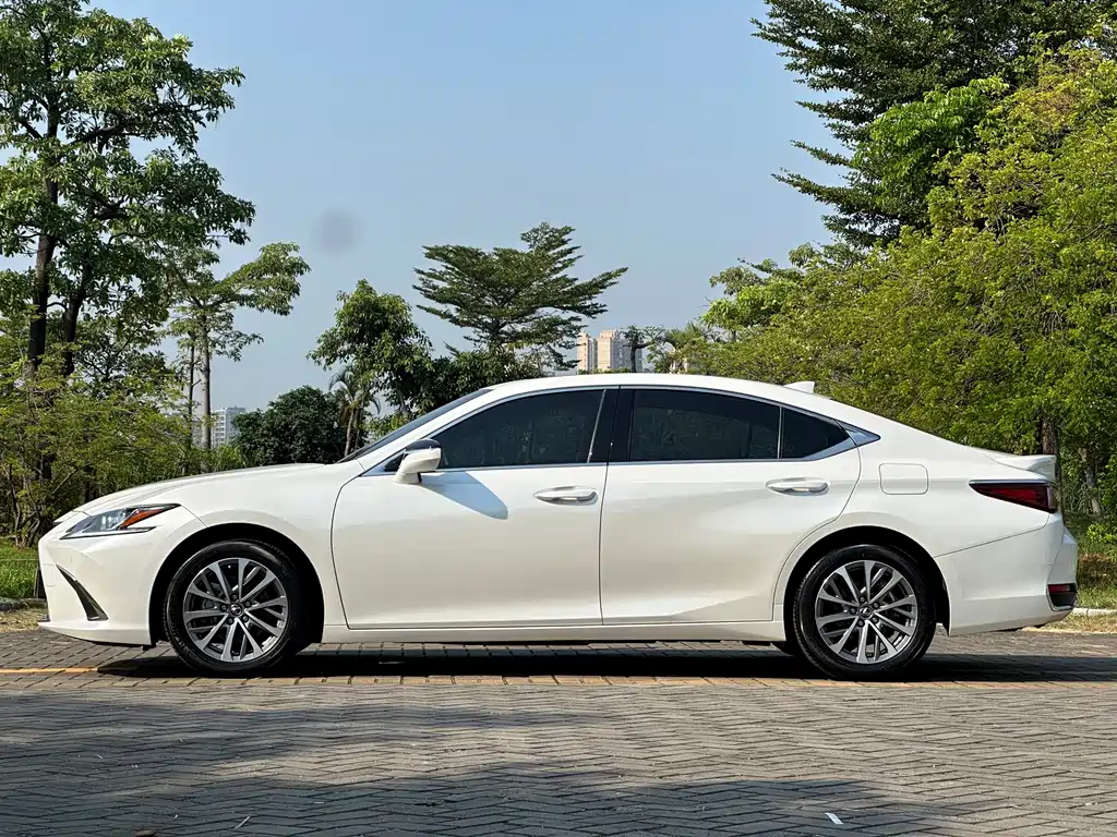 Lexus ES — миниатюра 15
