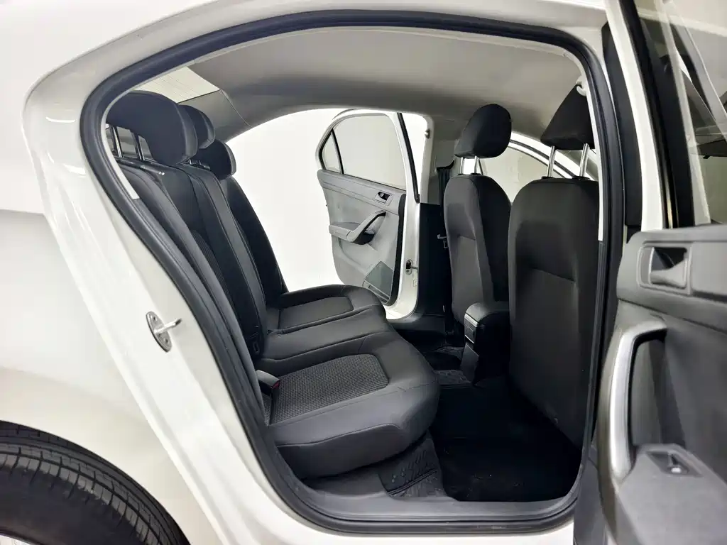 Volkswagen Santana — миниатюра 15