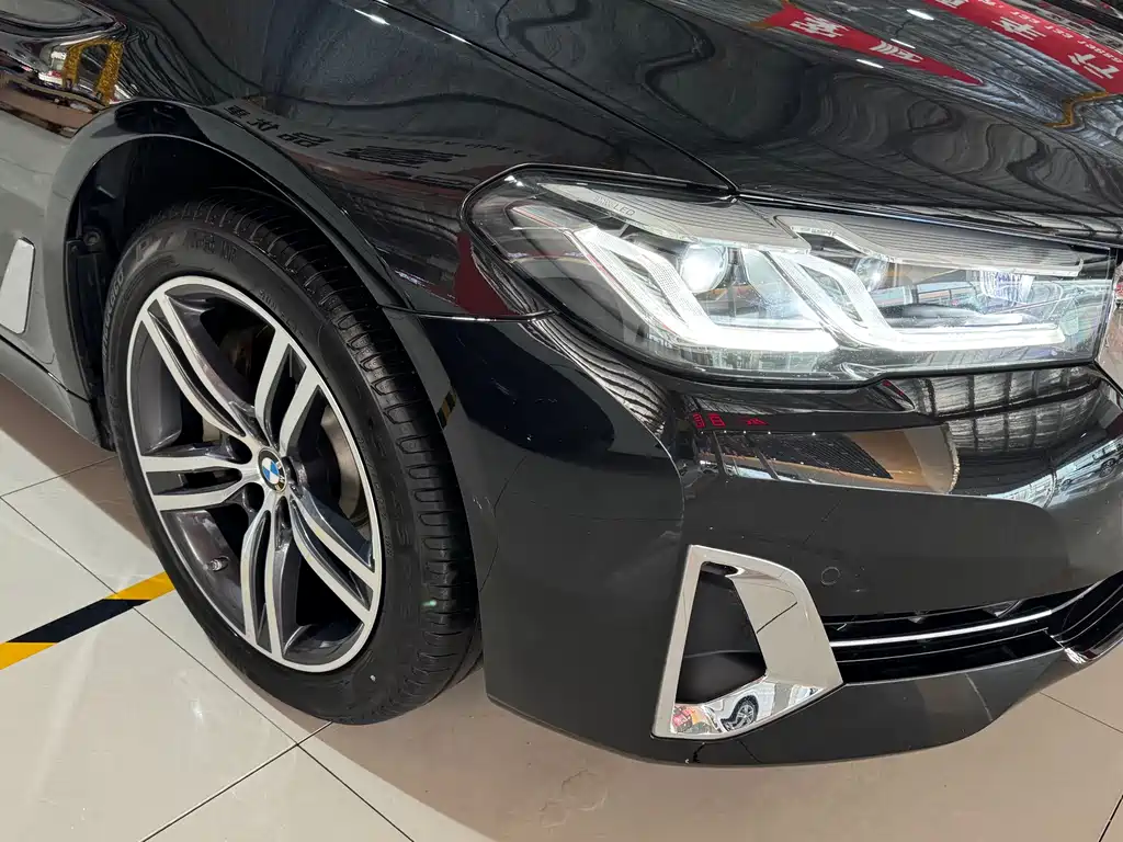 BMW 5 Series — миниатюра 4