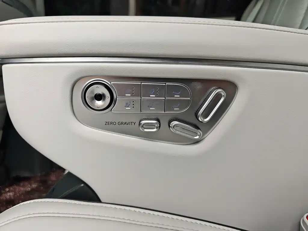 XPeng X9 — миниатюра 15