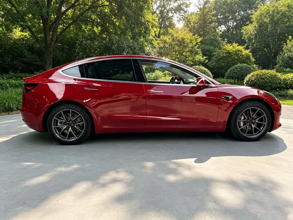 Tesla Model 3 — миниатюра 10