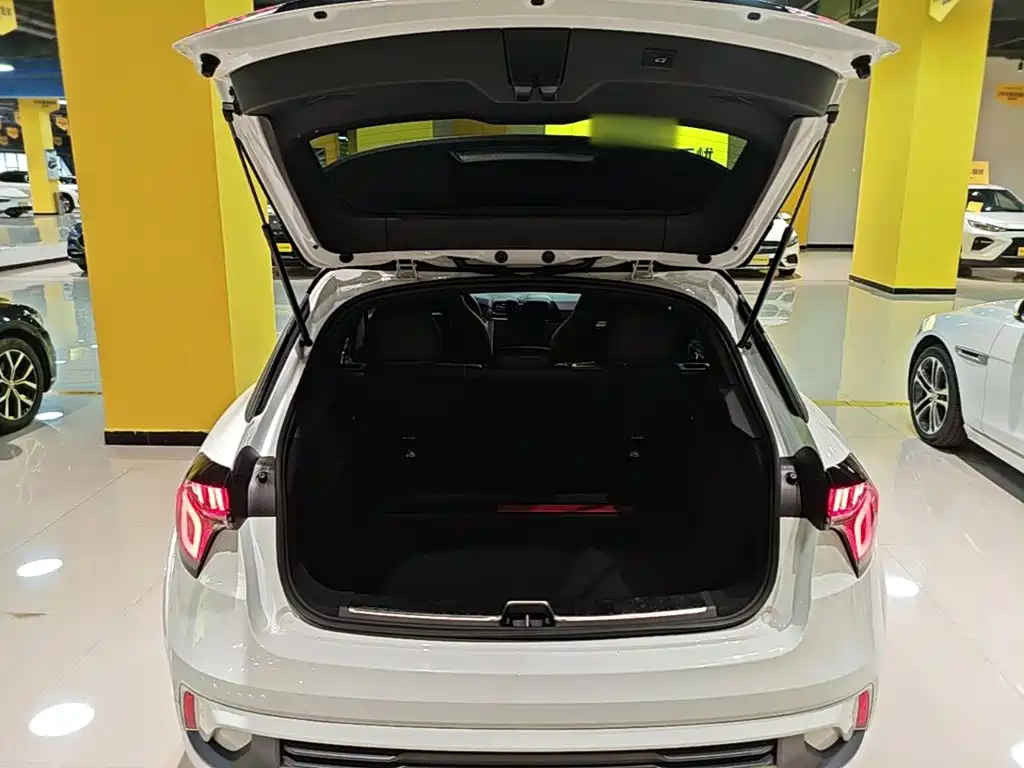 Lynk & Co 02 Hatchback — миниатюра 19