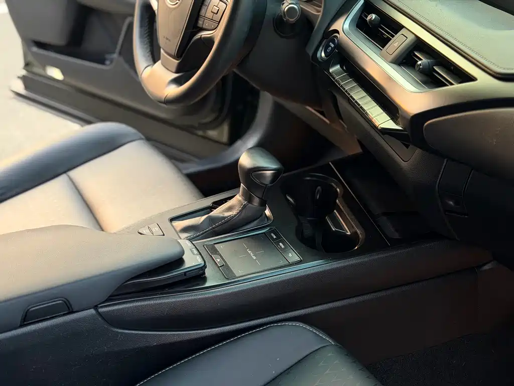Lexus UX — миниатюра 7