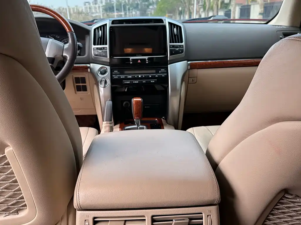 Toyota Land Cruiser 2012 4.0L AT VX