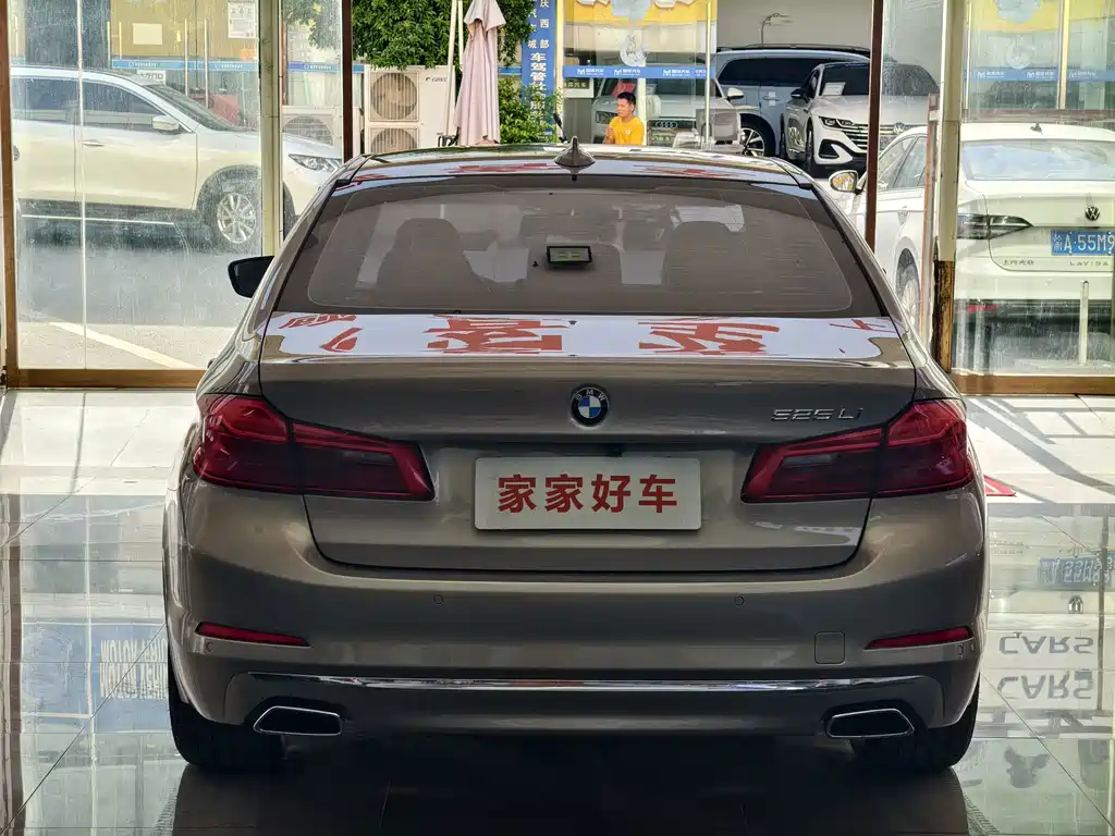 BMW 5 Series — миниатюра 16