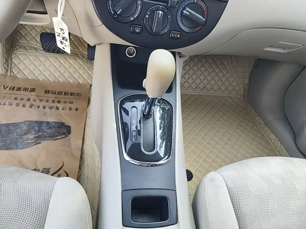 Nissan Tiida — миниатюра 14