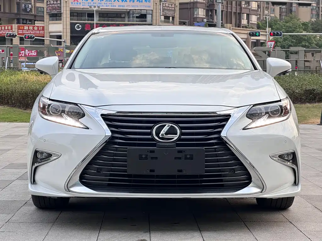 Lexus ES — миниатюра 2