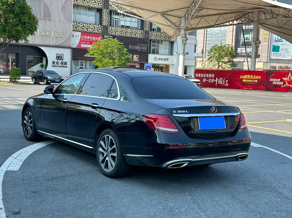 Mercedes-Benz E-Class — миниатюра 5