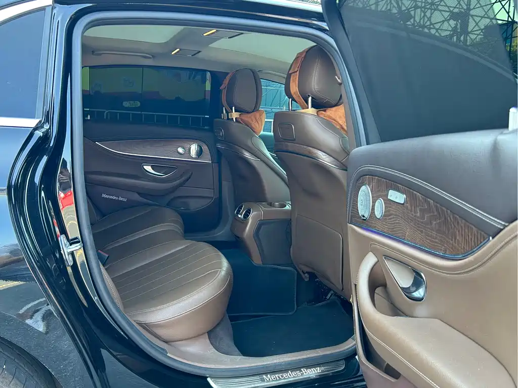 Mercedes-Benz E-Class — миниатюра 10