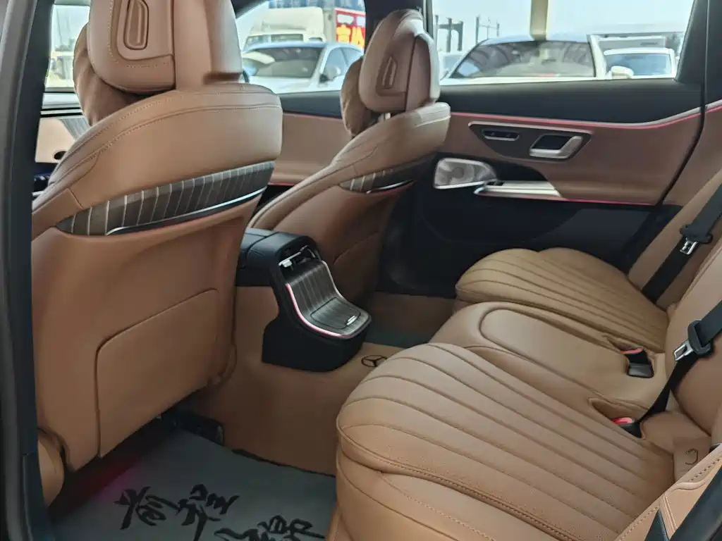 Mercedes-Benz E-Class — миниатюра 6