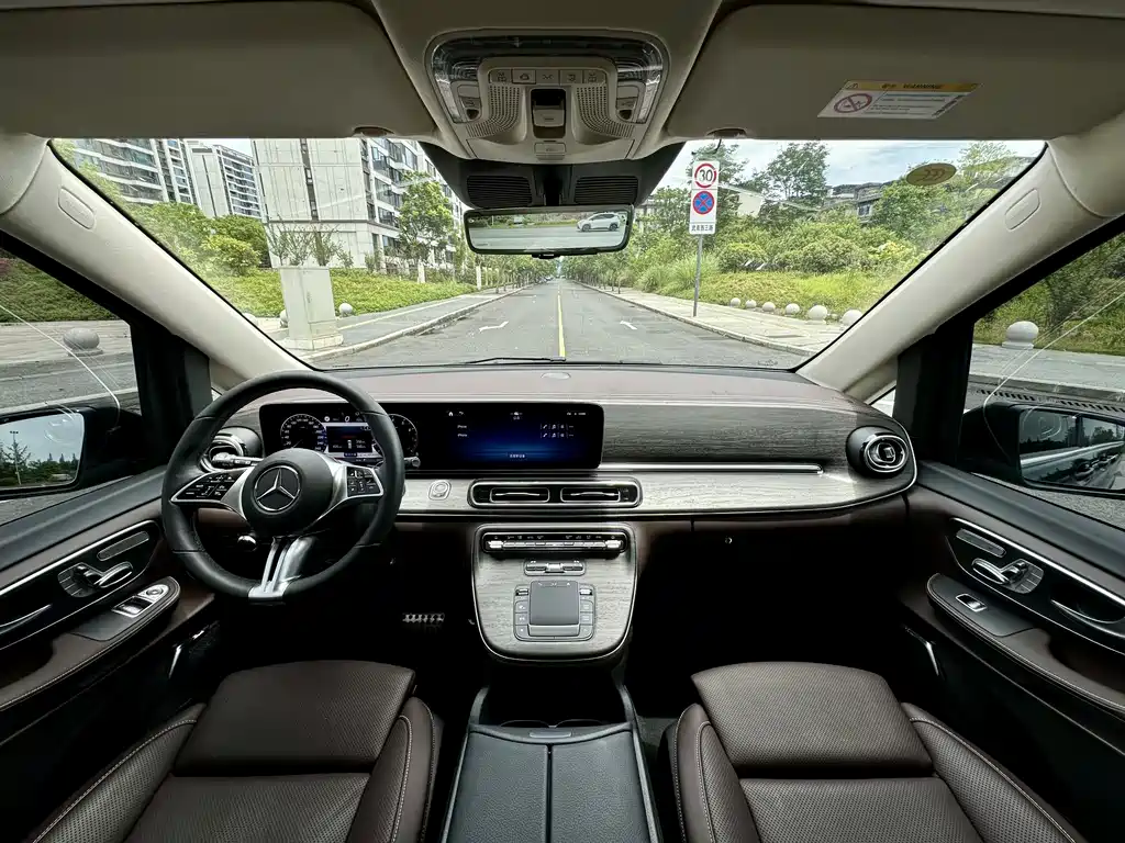 Mercedes-Benz V-Class V 2024 V 300 L Luxury