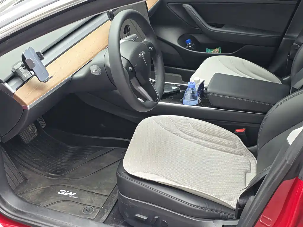 Tesla Model 3 — миниатюра 2