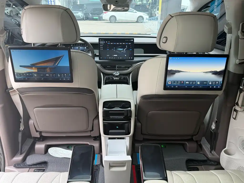 Denza D9 2022 EV 600 Flagship