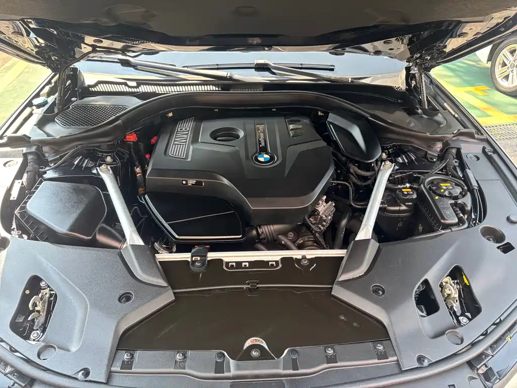 BMW 5 Series — миниатюра 21