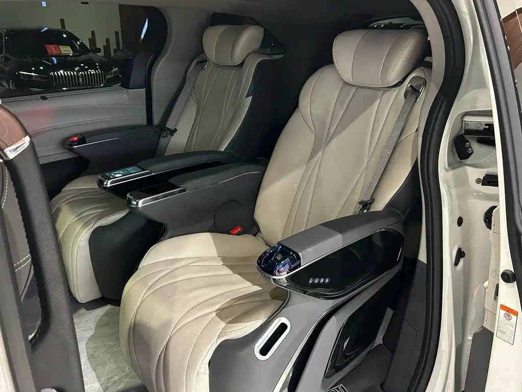Toyota Granvia — миниатюра 20