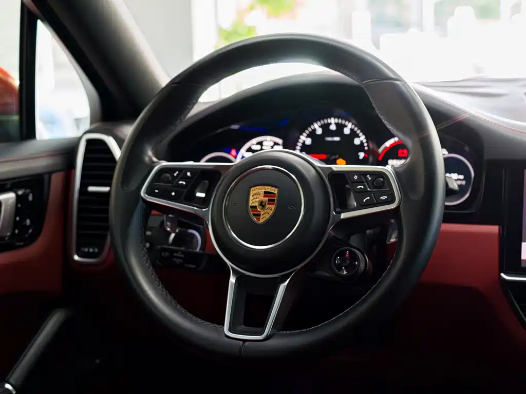 Porsche Cayenne — миниатюра 5