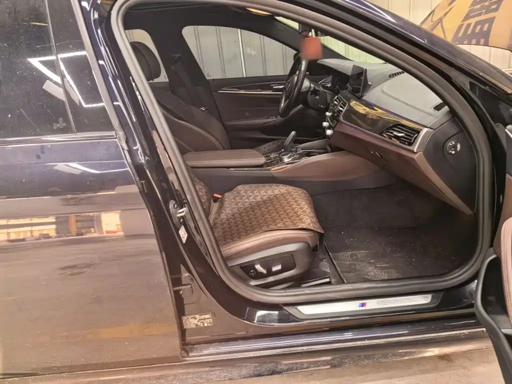 BMW 5 Series — миниатюра 25